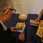 Historianët e njohur britanikë, James Pettifer dhe Miranda Vickers, takohen me të rinjtë çamë