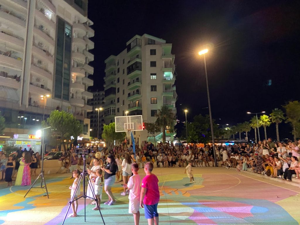 2c093aef-9a72-4374-9488-4064ce92b8a5